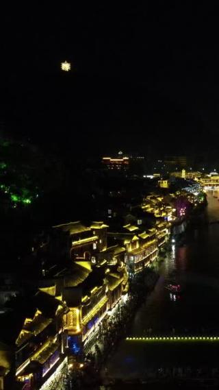 4K航拍湖南凤凰古城夜景灯光秀