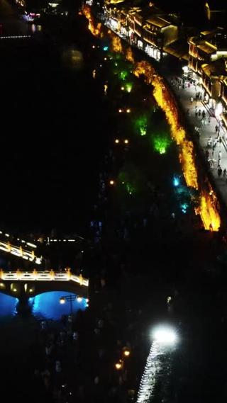 4K航拍湖南凤凰古城夜景灯光秀
