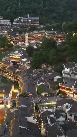4K航拍湖南凤凰古城夜景灯光秀