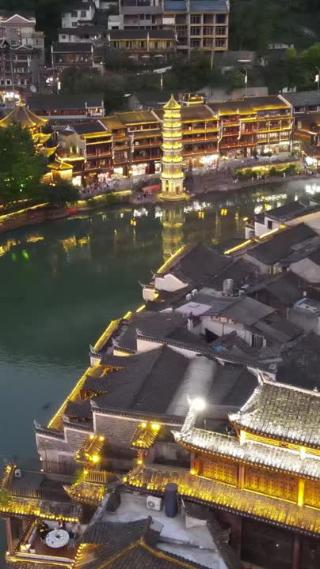 4K航拍湖南凤凰古城夜景灯光秀