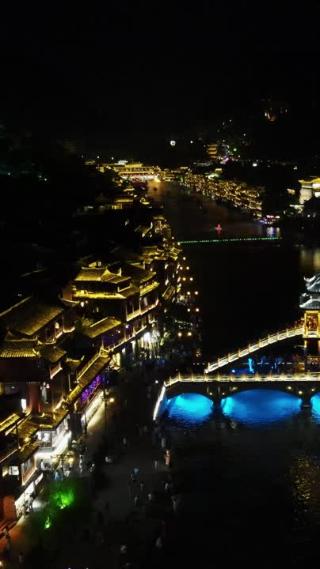 4K航拍湖南凤凰古城夜景灯光秀