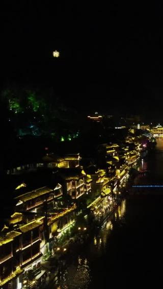 4K航拍湖南凤凰古城夜景灯光秀