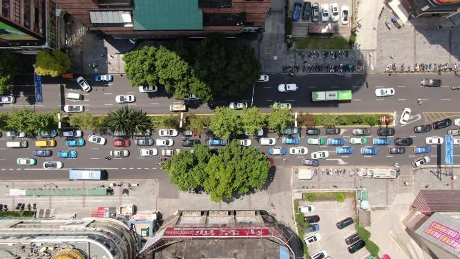 俯拍城市拥堵交通