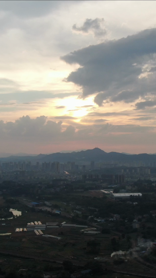 城市日落晚霞夕阳竖屏航拍