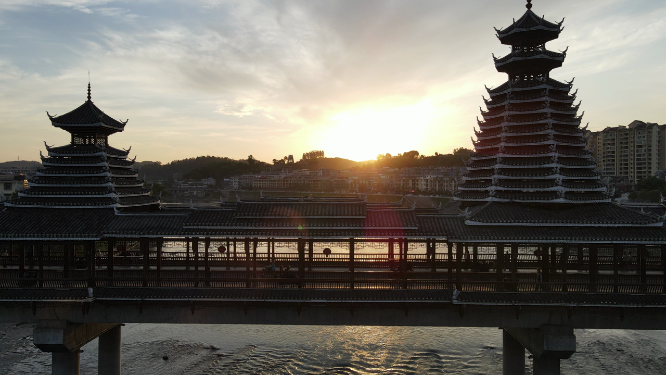 城市航拍侗族风雨桥日落晚霞