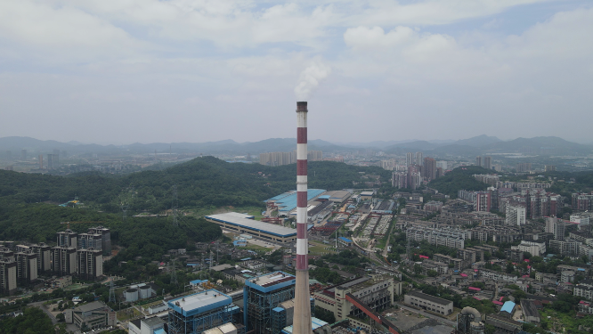 城市航拍工业生产烟囱炊烟