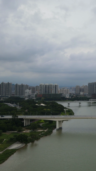 城市航拍广西柳州大桥竖屏