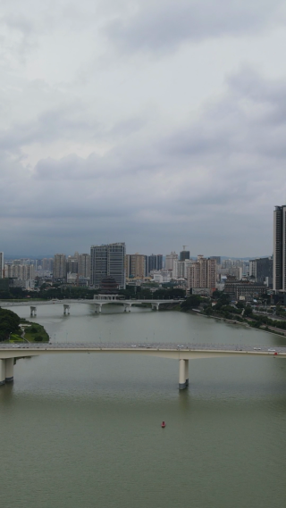城市航拍广西柳州大桥竖屏