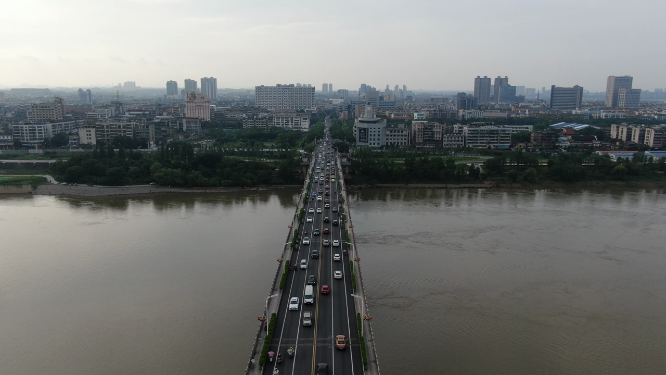 城市航拍湖南湘潭大桥拥堵交通