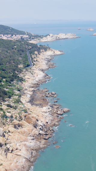 航拍大海海浪沙滩礁石竖屏