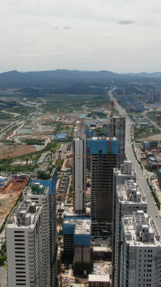 城市航拍贵阳城市建设高楼竖屏