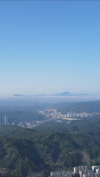 大山清晨云雾竖屏航拍