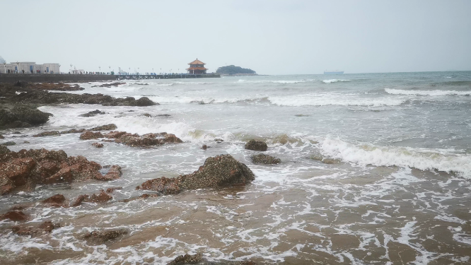 实拍大海海浪沙滩礁石