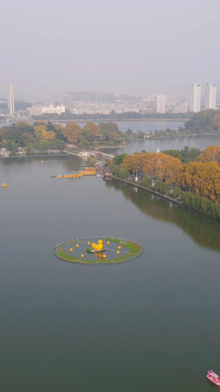 旅游景区南京玄武湖竖屏航拍