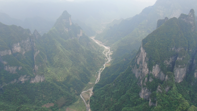 旅游景区湖南张家界蜿蜒盘山公路航拍