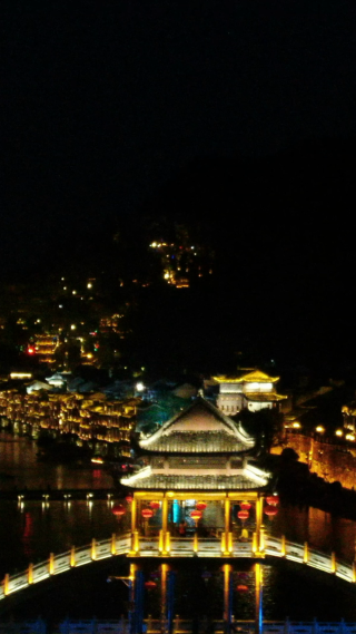 旅游景区湖南湘西凤凰古城夜景竖屏航拍