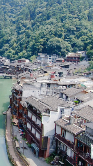 旅游景区湖南湘西凤凰古城竖屏航拍 
