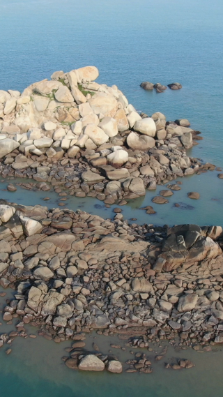 旅游景区福建湄洲岛大海海浪沙滩礁石竖屏