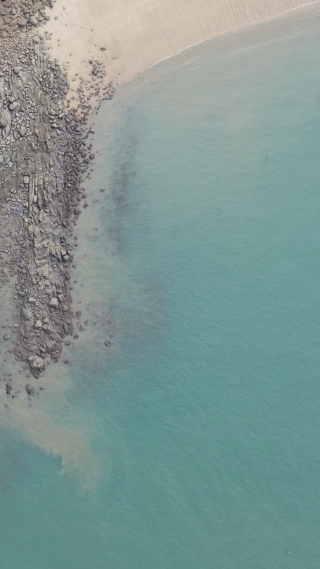 旅游景区福建湄洲岛海边风化礁石沙滩