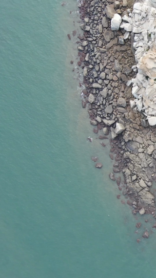 旅游景区福建湄洲岛海边风化礁石沙滩