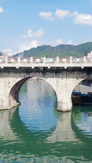 旅游景区贵州镇远古镇桥梁竖屏
