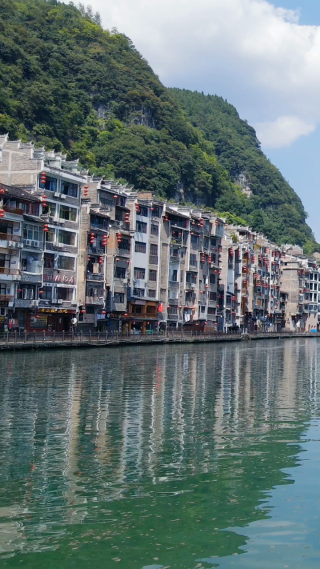 旅游景区贵州镇远古镇侗族特色建筑竖屏航拍