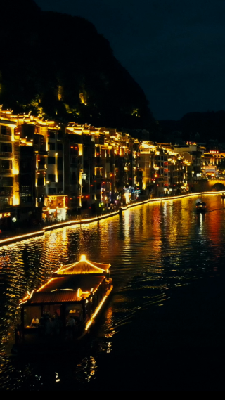 旅游景区贵州镇远古镇夜景竖屏航拍