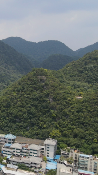 旅游景区贵阳黔灵山4A景区竖屏航拍