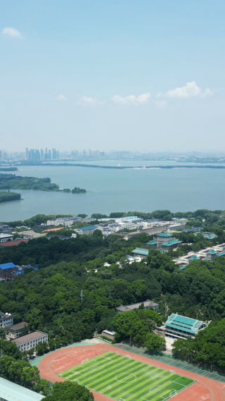 湖北武汉大学校园竖屏航拍