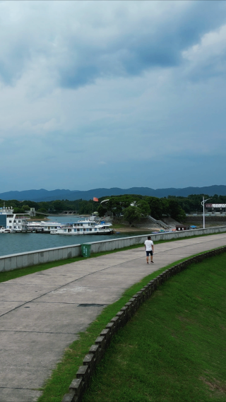 湖北洈水风景区人工大坝竖屏航拍