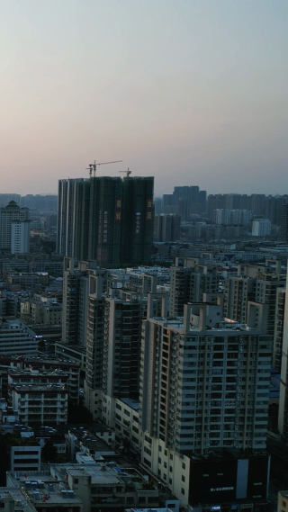 湖北襄阳城市日落晚霞夕阳竖屏航拍 