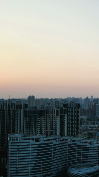 湖北襄阳城市日落晚霞夕阳竖屏航拍