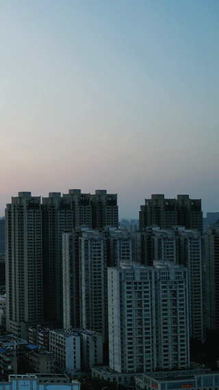 湖北襄阳城市日落晚霞夕阳竖屏航拍