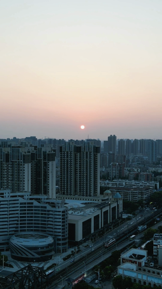 湖北襄阳城市日落晚霞夕阳竖屏航拍 