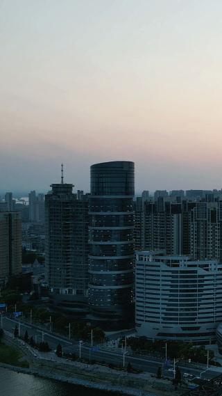 湖北襄阳城市日落晚霞夕阳竖屏航拍 