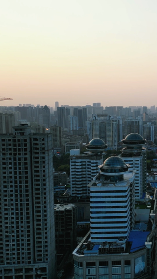 湖北襄阳城市日落晚霞夕阳竖屏航拍 