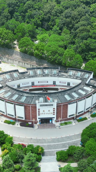 湖北襄阳烈士纪念馆竖屏航拍