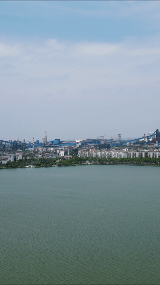 湖北鄂州城市工业生产竖屏航拍 