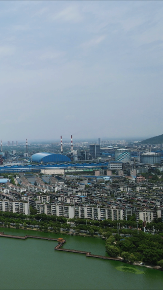 湖北鄂州城市工业生产竖屏航拍
