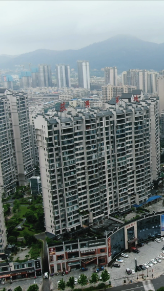 湖南湘乡市城市风光交通竖屏航拍