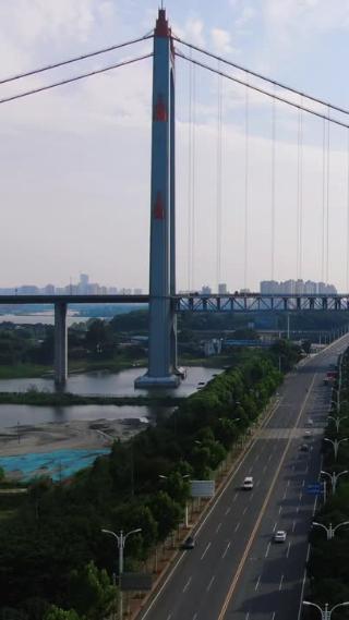 竖屏航拍湖南岳阳洞庭湖大桥