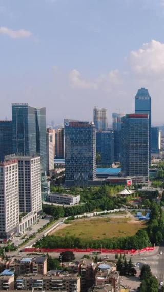 竖屏航拍贵阳经济开发区商务建筑