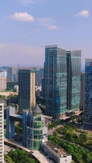 竖屏航拍贵阳经济开发区商务建筑