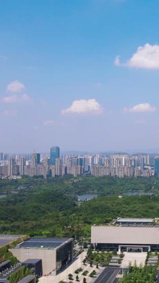 竖屏航拍贵阳观山湖区