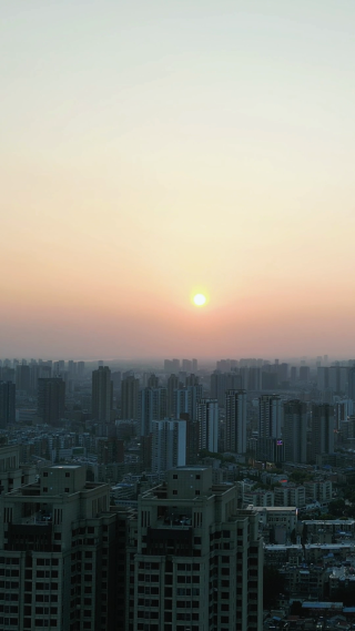 湖北襄阳城市日落晚霞夕阳竖屏航拍 