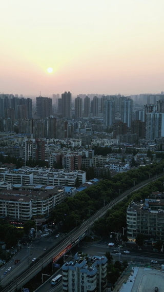 航拍城市日落晚霞湖北襄阳竖屏