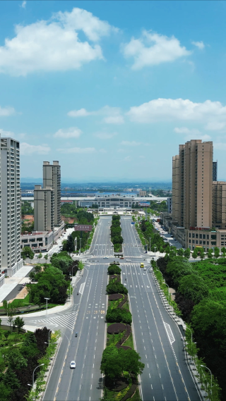 航拍城市笔直交通大道湖北随州