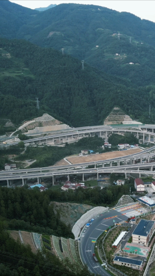 航拍城市错综复杂高架桥交通竖屏