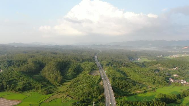 航拍大山中的公路交通