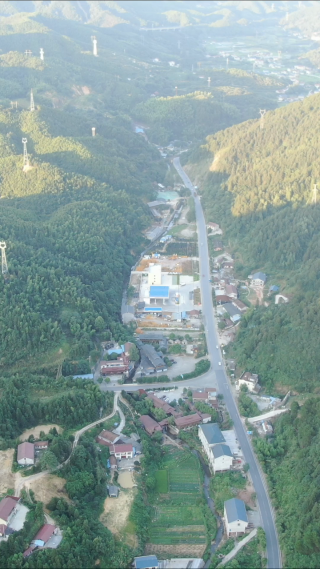航拍大山山谷乡村公路竖屏 